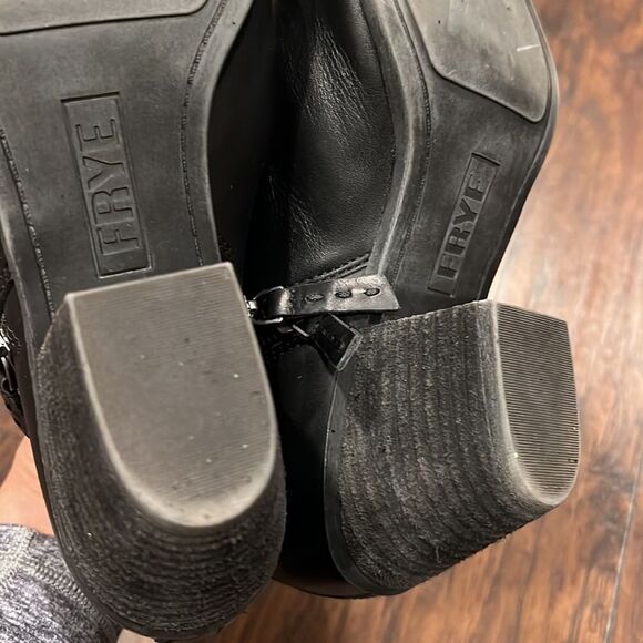 Frye Black Leather Judith Zip Bootie Sz. 9.5 in EUC - Picture 8 of 10